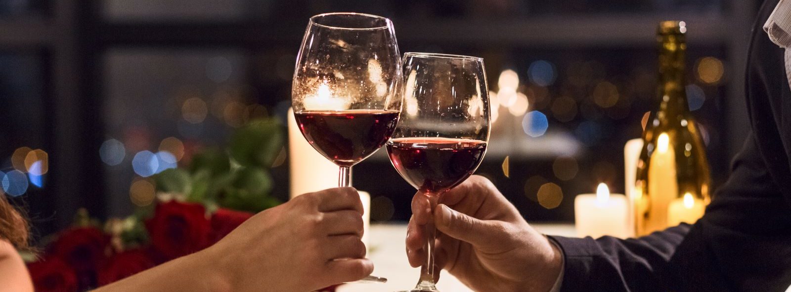 Couple drinking wine in restaurant